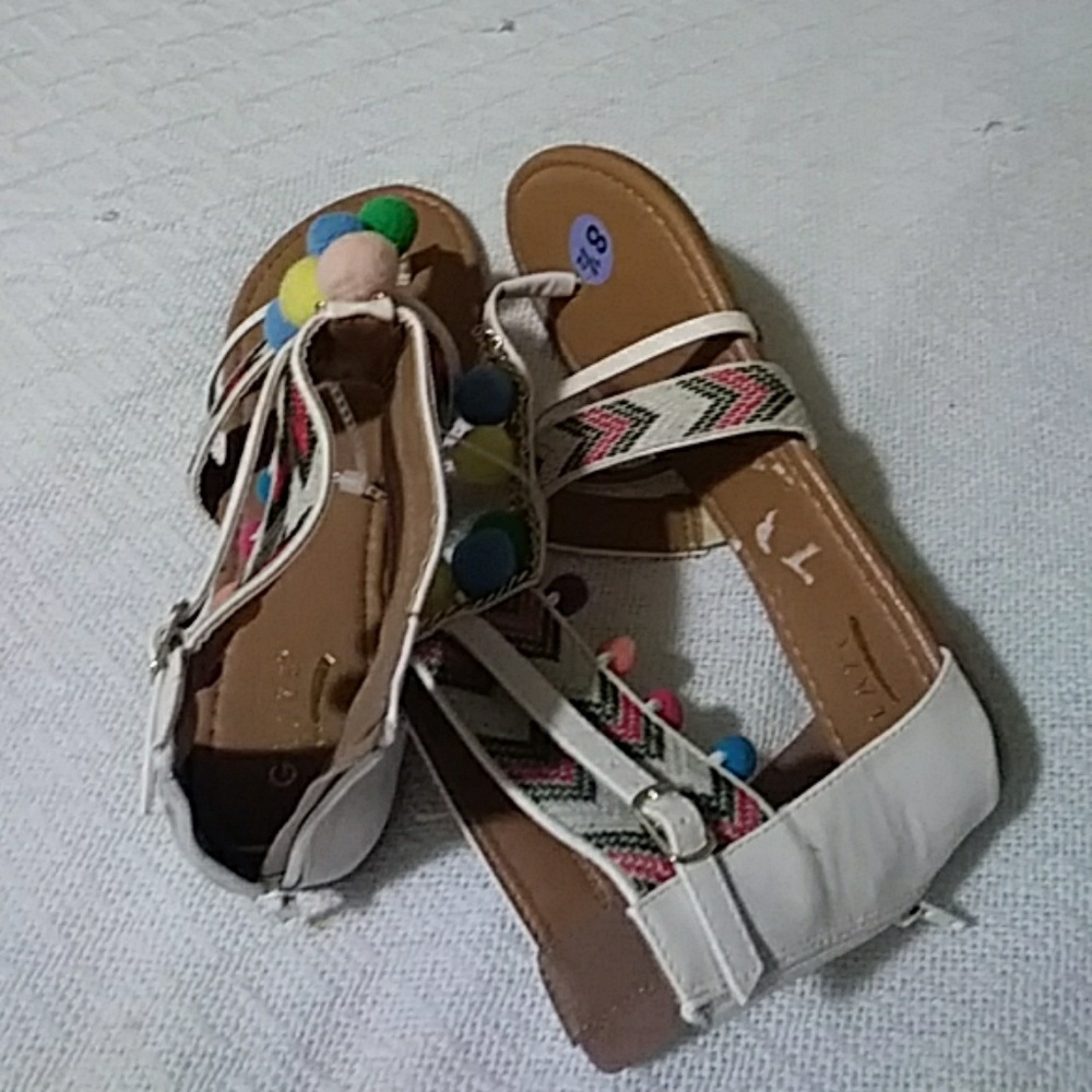 Flat sandals - Picture 2 of 3